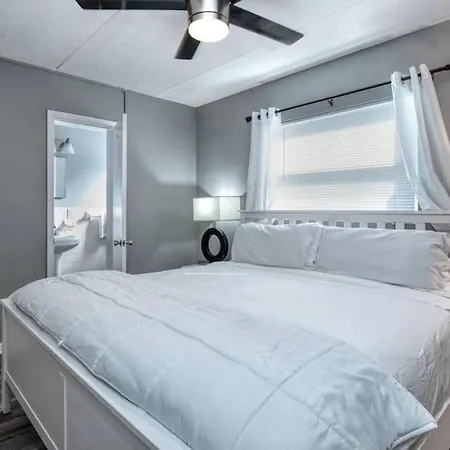 Sunset Beach Suites At Madeira Beach! Pet Friendly Beach Getaway!- Suite 1 St. Pete Beach Exterior photo
