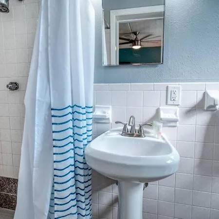 Sunset Beach Suites At Madeira Beach! Pet Friendly Beach Getaway!- Suite 1 St. Pete Beach Exterior photo