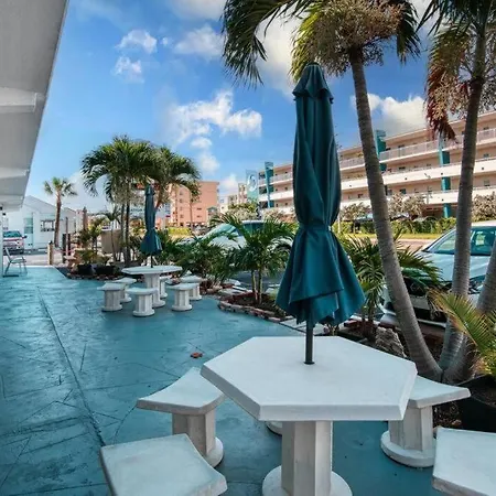 Sunset Beach Suites At Madeira Beach! Pet Friendly Beach Getaway!- Suite 1 St. Pete Beach Exterior photo