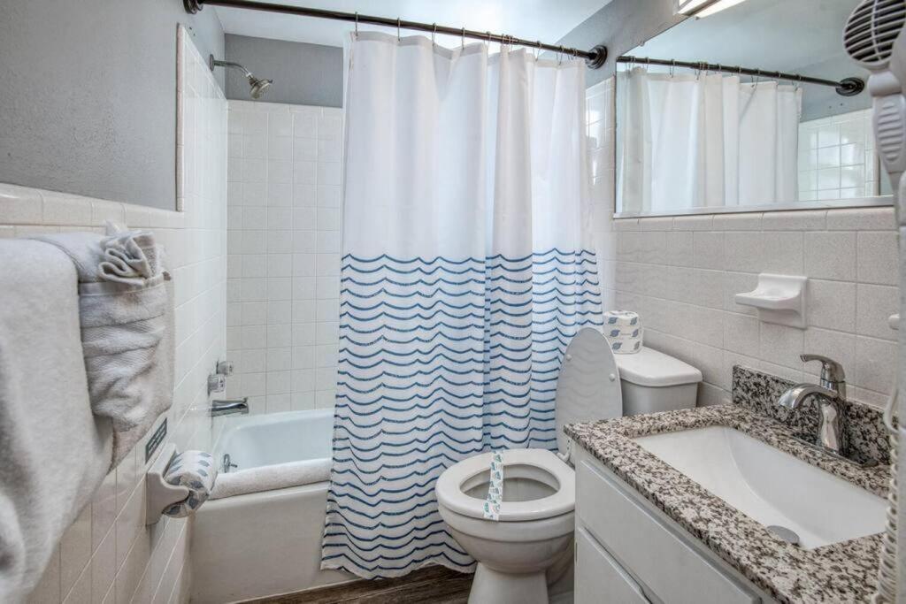 Sunset At Madeira Beach! Pet Friendly Getaway!- 1 Appartement